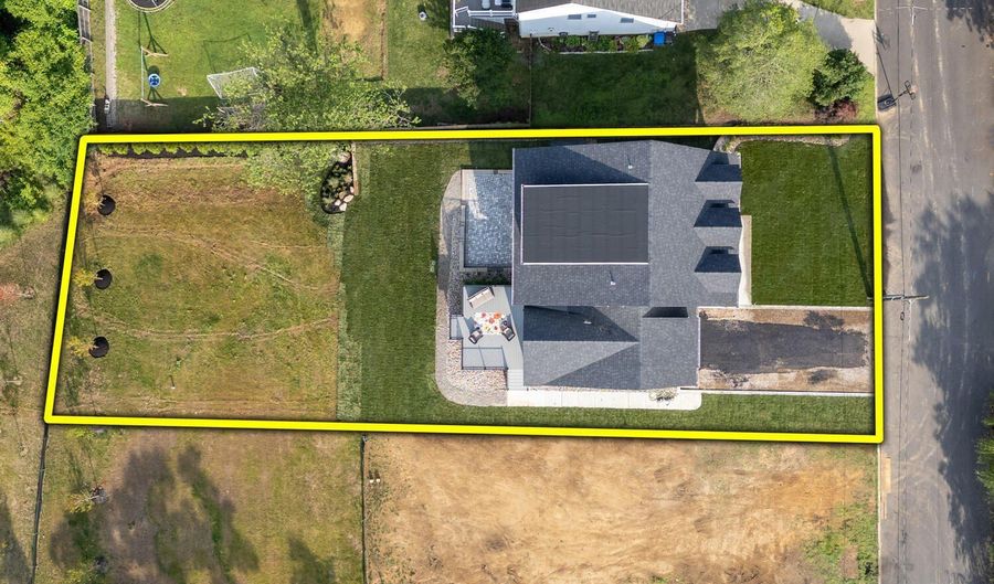 515 Atlantic Ave, Middletown, NJ 07748 - 5 Beds, 4 Bath