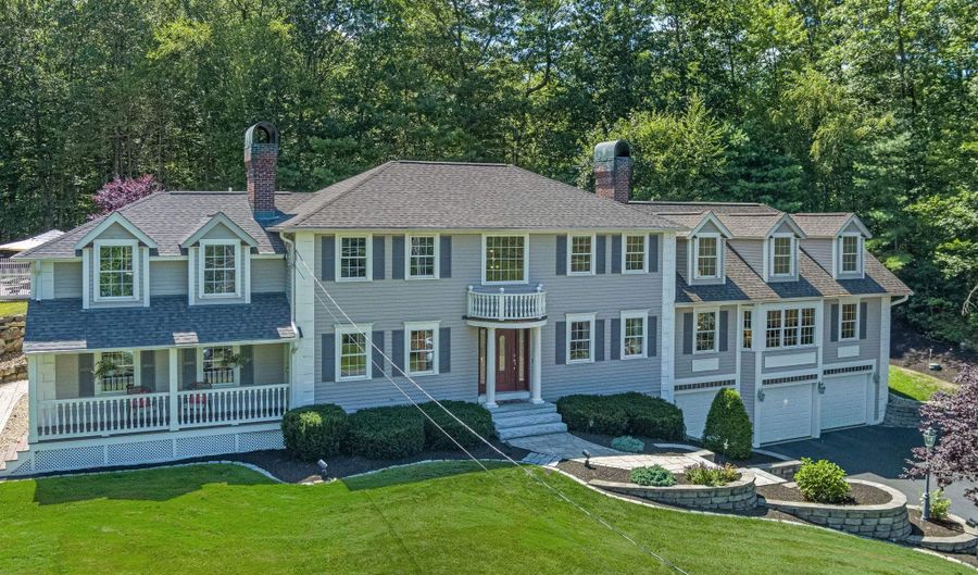 127 Hooksett Rd, Auburn, NH 03032 - 4 Beds, 3 Bath