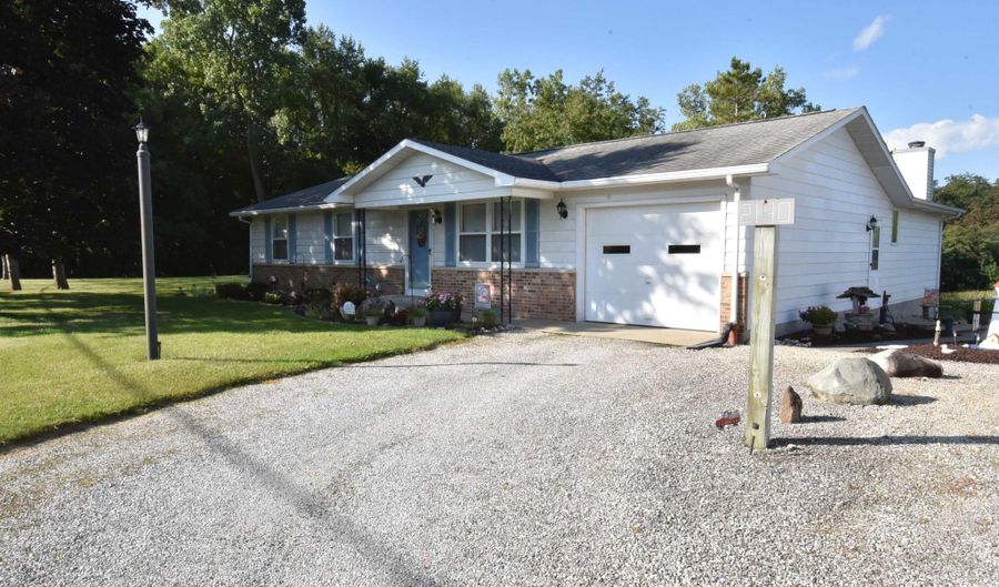 2190 S St Rd 9, Columbia City, IN 46725 - 3 Beds, 2 Bath