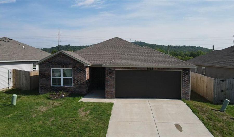 1012 E Bunting St, Fayetteville, AR 72701 - 4 Beds, 2 Bath