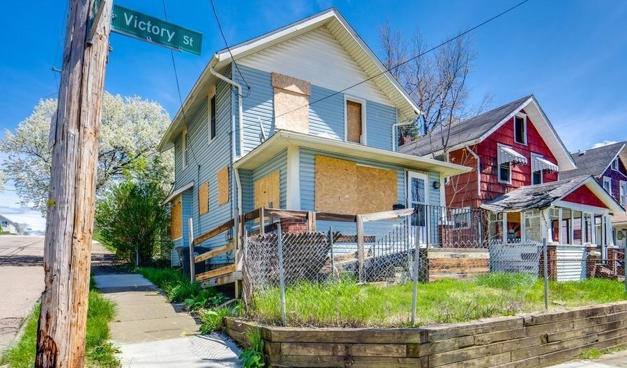1049 Victory St, Akron, OH 44301 - 2 Beds, 2 Bath