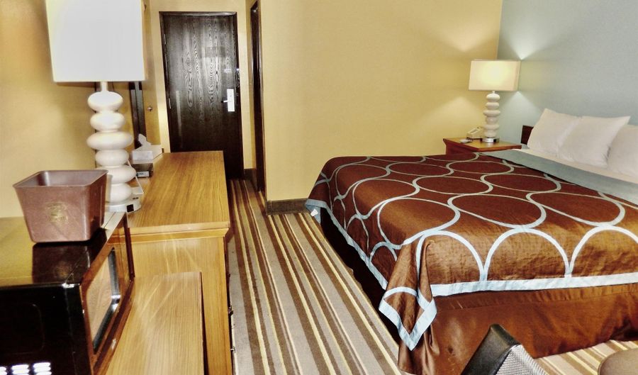 2207 N Buckeye Ave, Abilene, KS 67410 - 0 Beds, 2 Bath