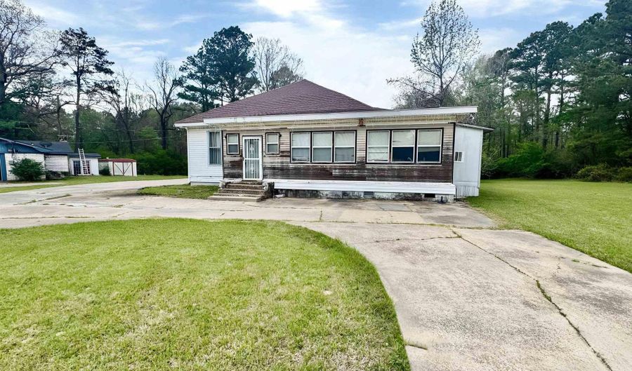 9321 CARBON PLANT Rd, Bastrop, LA 71220 - 4 Beds, 2 Bath