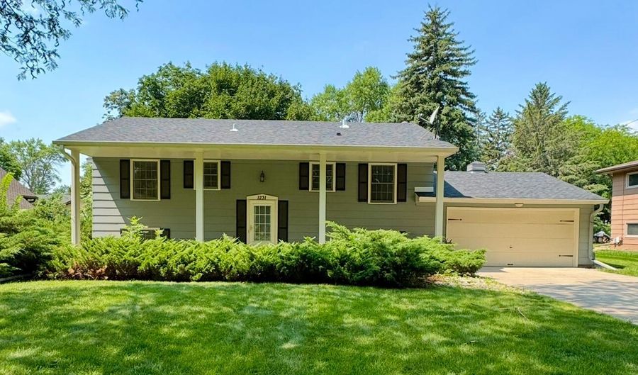 1231 N Kline St, Aberdeen, SD 57401 - 5 Beds, 2 Bath