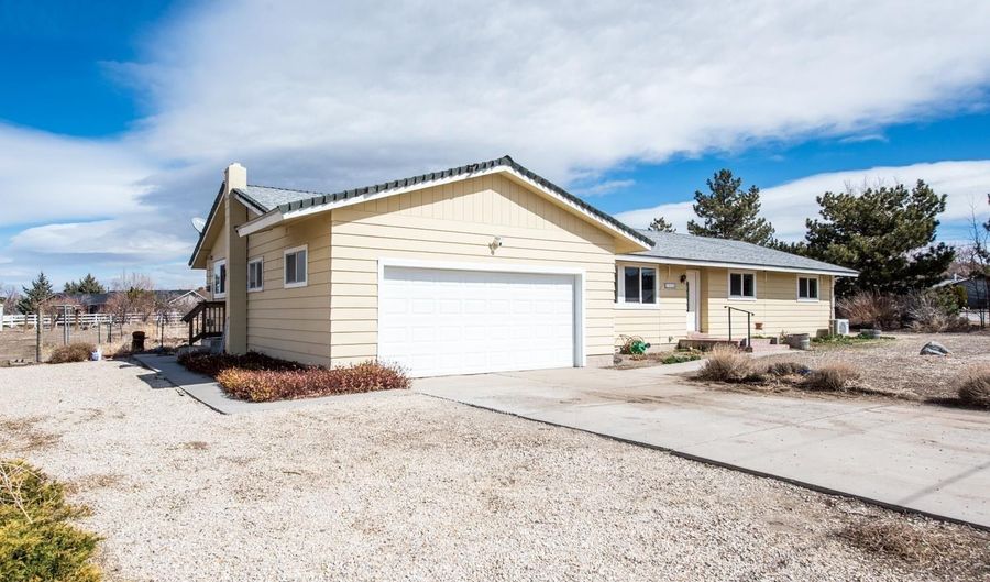 1928 Arabian Ln, Gardnerville, NV 89410 - 4 Beds, 2 Bath