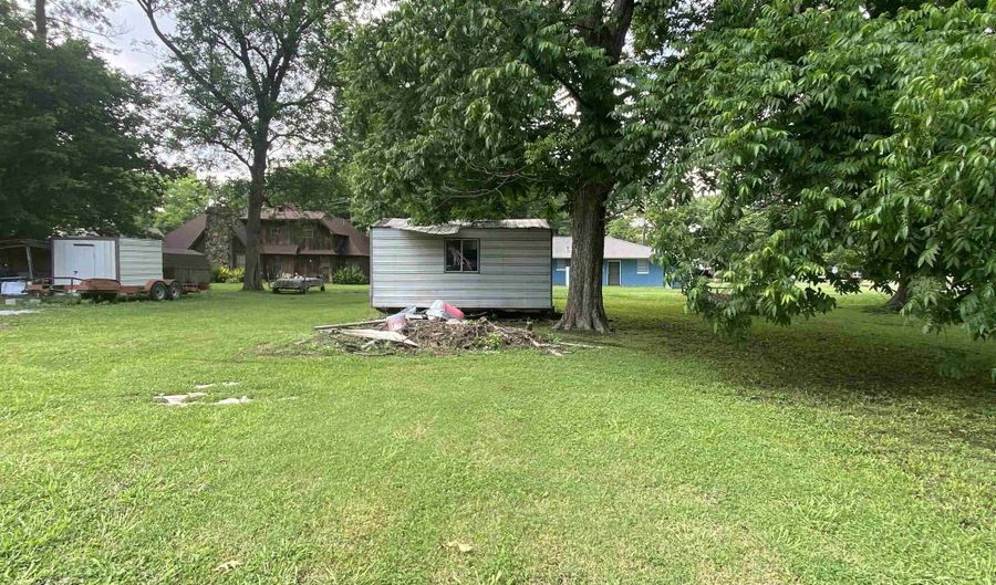 617 Walnut St, Augusta, AR 72006 - 4 Beds, 1 Bath