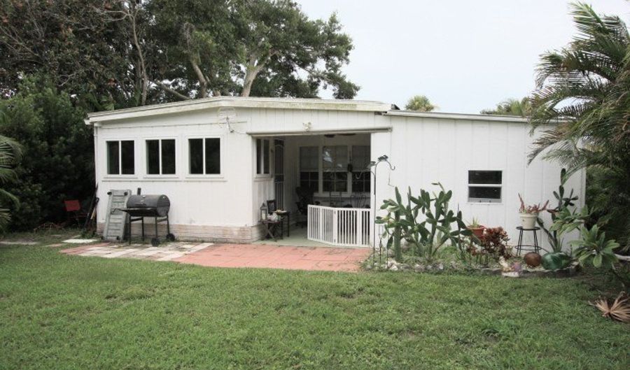 1082 Parkway Ln, Barefoot Bay, FL 32976 - 2 Beds, 2 Bath