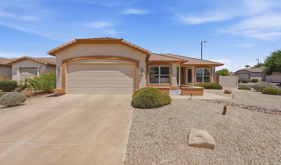 3220 E GLENEAGLE Dr, Chandler, AZ 85249 - 2 Beds, 2 Bath
