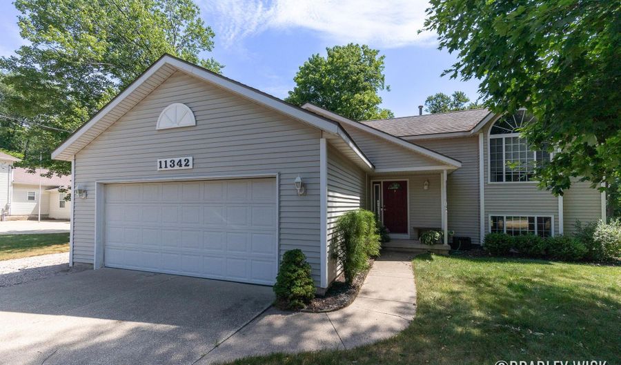 11342 56th Ave, Allendale, MI 49401 - 4 Beds, 2 Bath