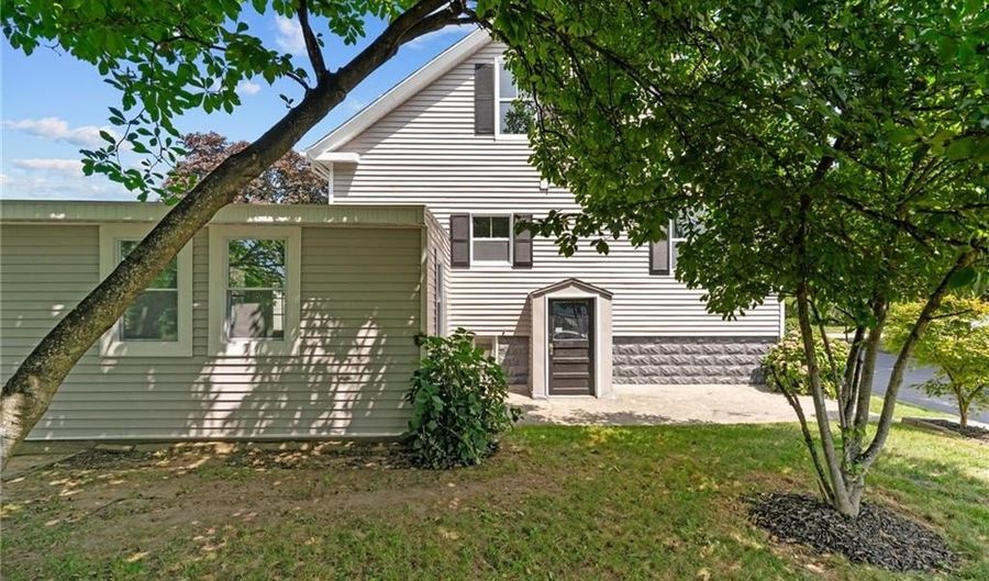 34 Vermont St, Cranston, RI 02920 - 4 Beds, 3 Bath
