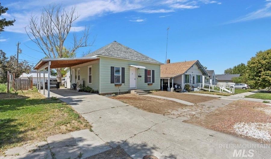 417 12th Ave N, Buhl, ID 83316 - 2 Beds, 1 Bath