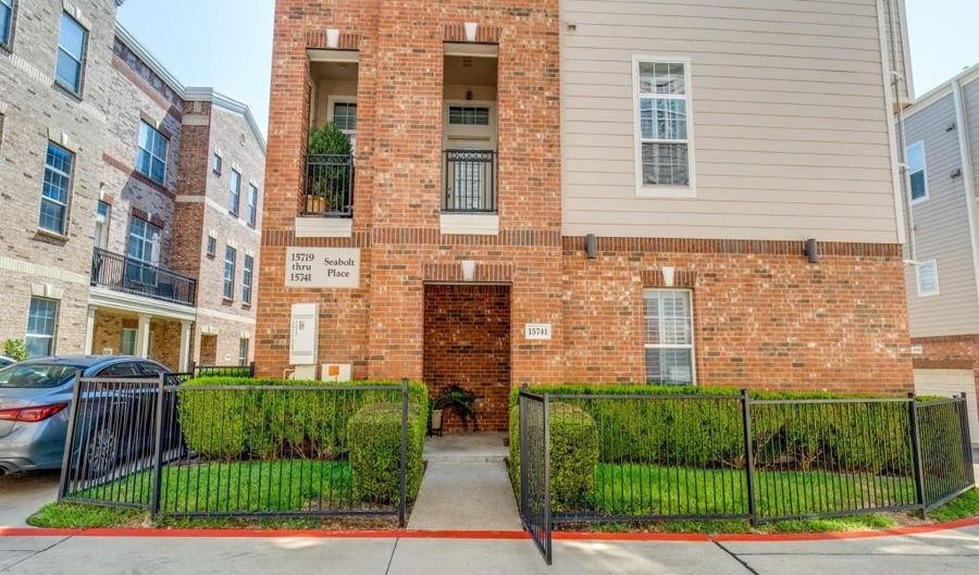 15741 Seabolt 28, Addison, TX 75001 - 2 Beds, 3 Bath