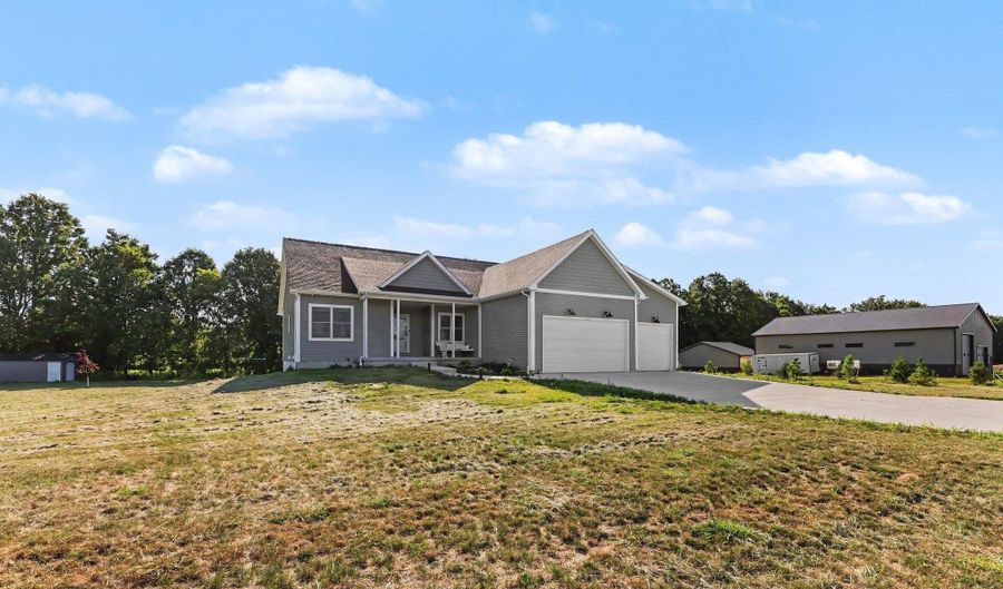 5095 Wiegand Ln, Almont, MI 48003 - 5 Beds, 3 Bath