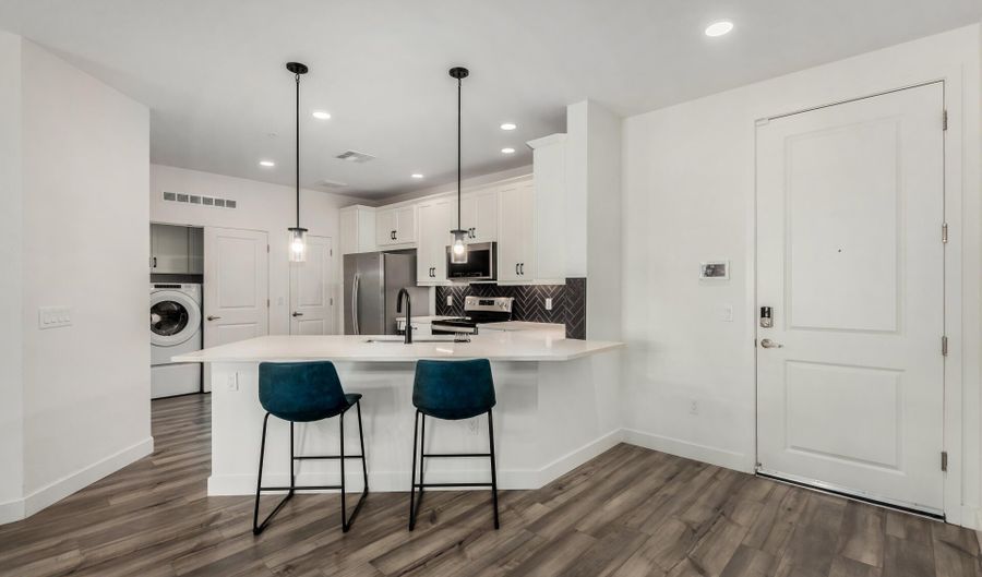 2511 W QUEEN CREEK Rd 266, Chandler, AZ 85248 - 2 Beds, 2 Bath