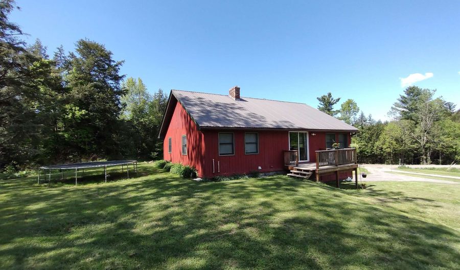 28 Cedar Ln, Cambridge, VT 05464 - 3 Beds, 1 Bath