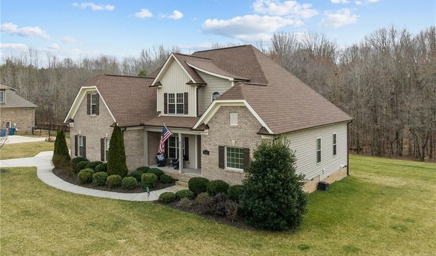 2662 Brooke Meadows Dr, Browns Summit, NC 27214 - 4 Beds, 3 Bath