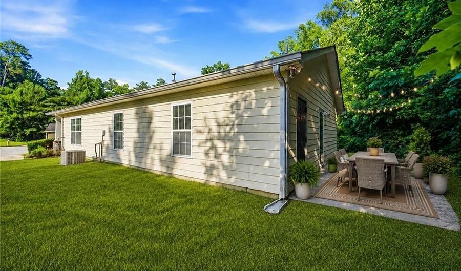 6955 Satterlee Woods Ln, Austell, GA 30168 - 3 Beds, 2 Bath