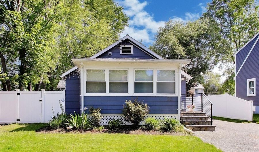 22 Douglas Rd, Ashland, MA 01721 - 2 Beds, 1 Bath