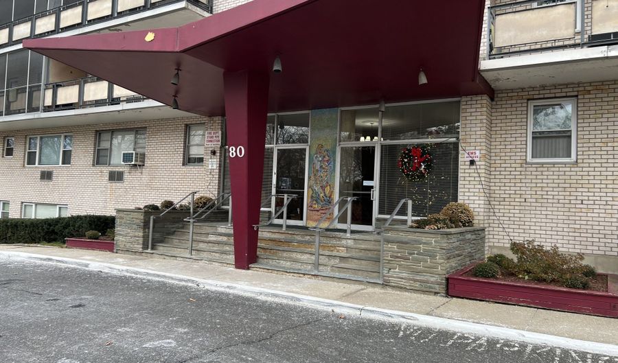 80 Cartright St 5F, Bridgeport, CT 06604 - 1 Beds, 1 Bath