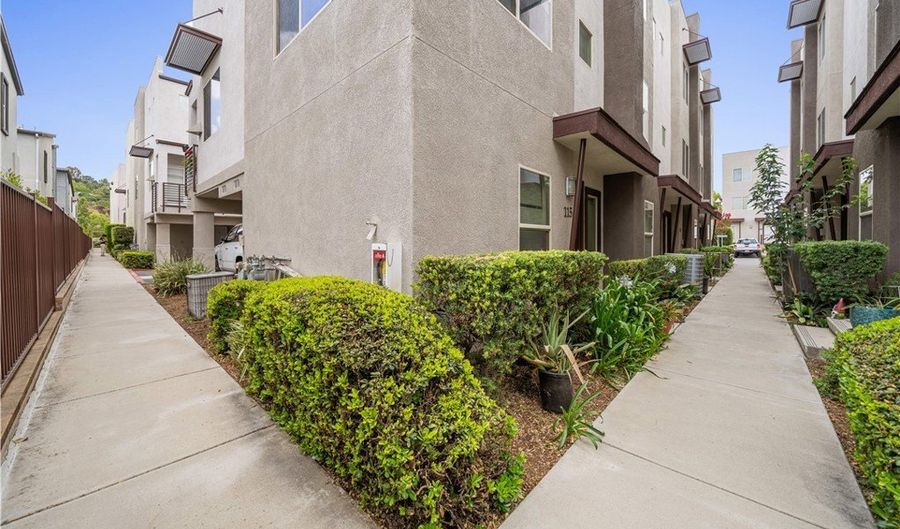 323 Tesoro 107, Escondido, CA 92025 - 3 Beds, 4 Bath