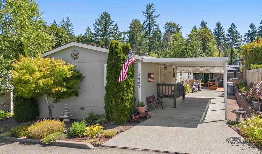 17969 S GRANT Dr, Oregon City, OR 97045 - 3 Beds, 2 Bath
