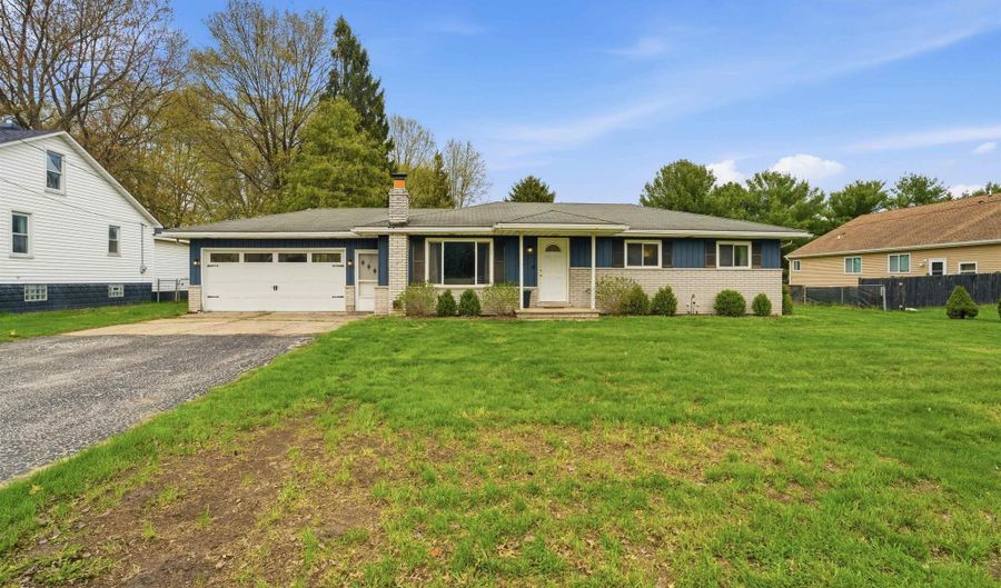 1032 Summer St, Algonac, MI 48001 - 3 Beds, 2 Bath