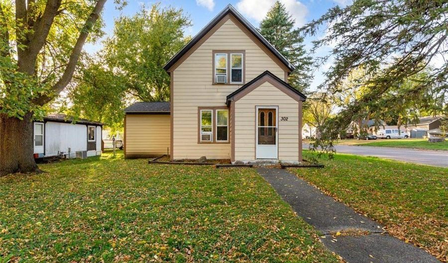 302 S Renville St, Winthrop, MN 55396 - 3 Beds, 2 Bath