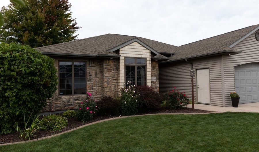 W6548 ETHAN Drive, Appleton, WI 54915 - 4 Beds, 3 Bath