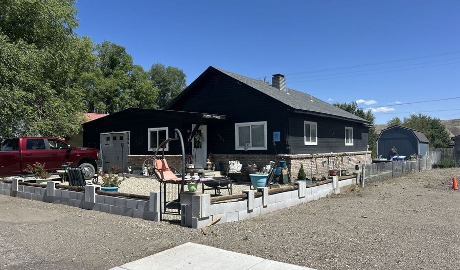 927 Main St, Carlin, NV 89822 - 2 Beds, 1 Bath