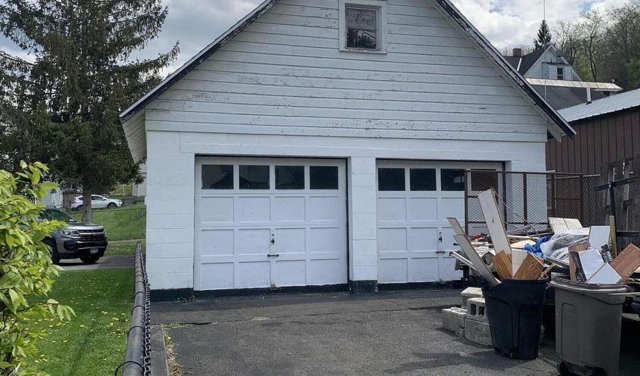 15 Wright St, Amsterdam, NY 12010 - 3 Beds, 1 Bath