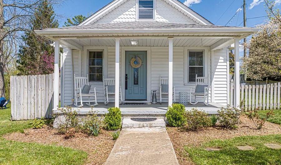 313 Tanner St, Abingdon, VA 24210 - 3 Beds, 1 Bath