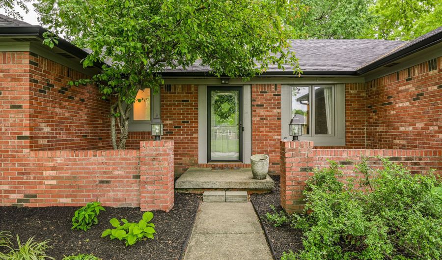 8230 Hill Gail Dr, Indianapolis, IN 46217 - 3 Beds, 2 Bath