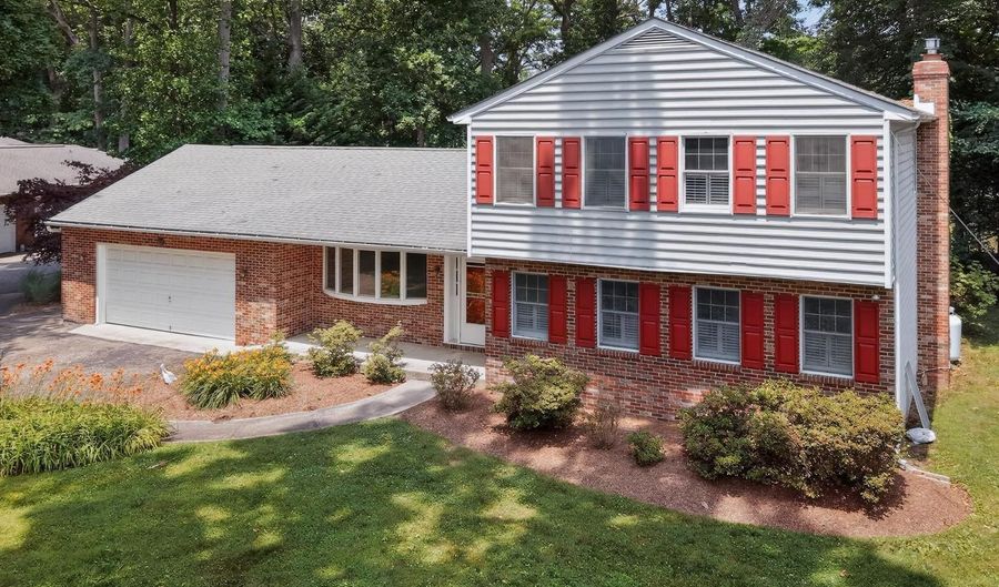 700 N HOLLY Dr, Annapolis, MD 21409 - 4 Beds, 3 Bath