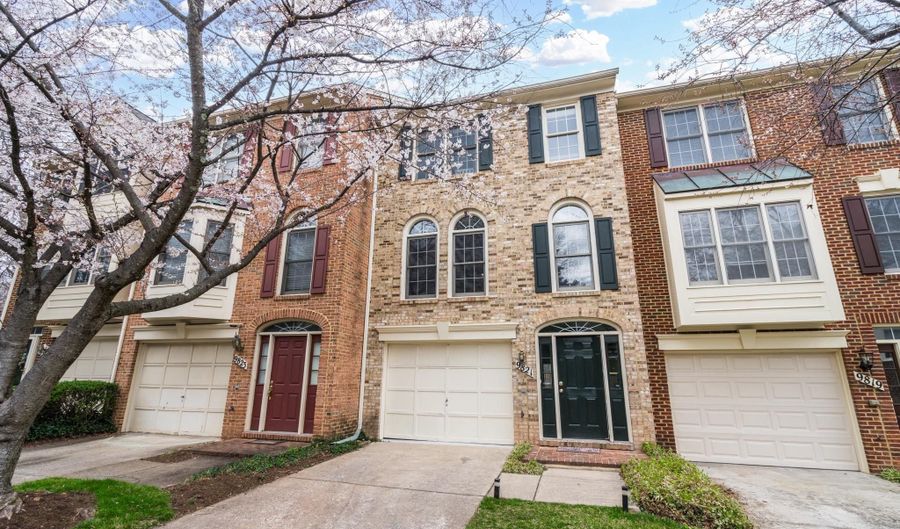 9821 TIFFANY HILL Ct 71, Bethesda, MD 20814 - 3 Beds, 2 Bath