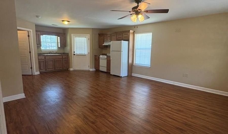 107 107 Peachtree St, Baxley, GA 31513 - 2 Beds, 1 Bath