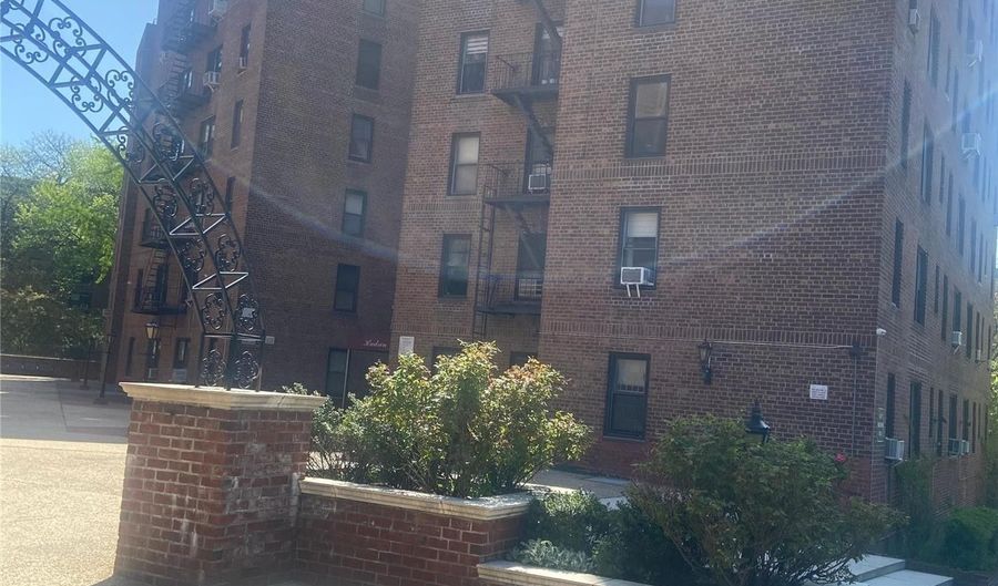 83-77 Woodhaven Blvd LB9, Woodhaven, NY 11421 - 2 Beds, 1 Bath