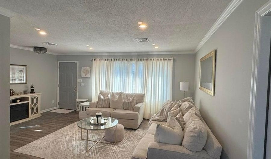 28 BIRCH St, Beachwood, NJ 08722 - 3 Beds, 1 Bath