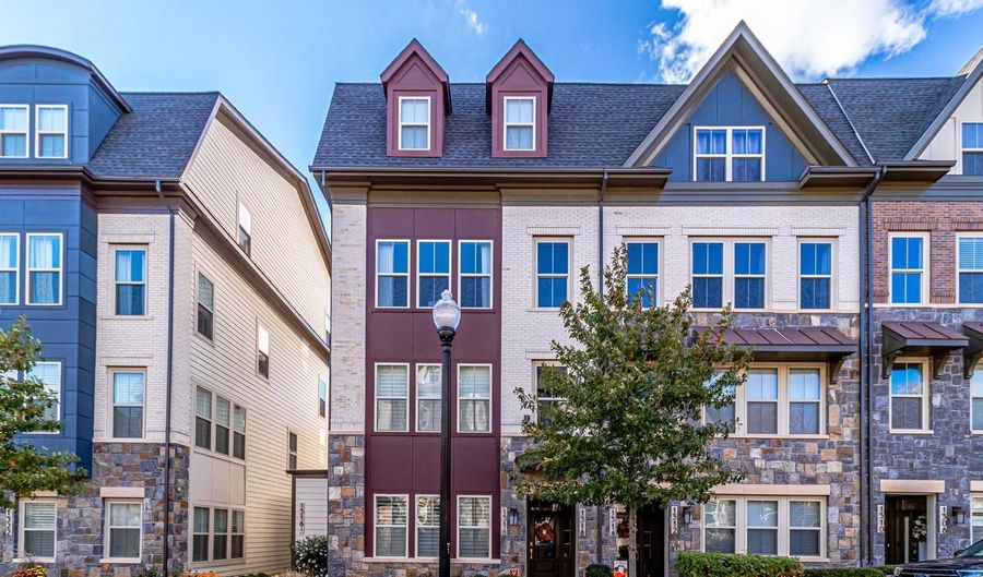 1318 S QUINN St, Arlington, VA 22204 - 3 Beds, 3 Bath