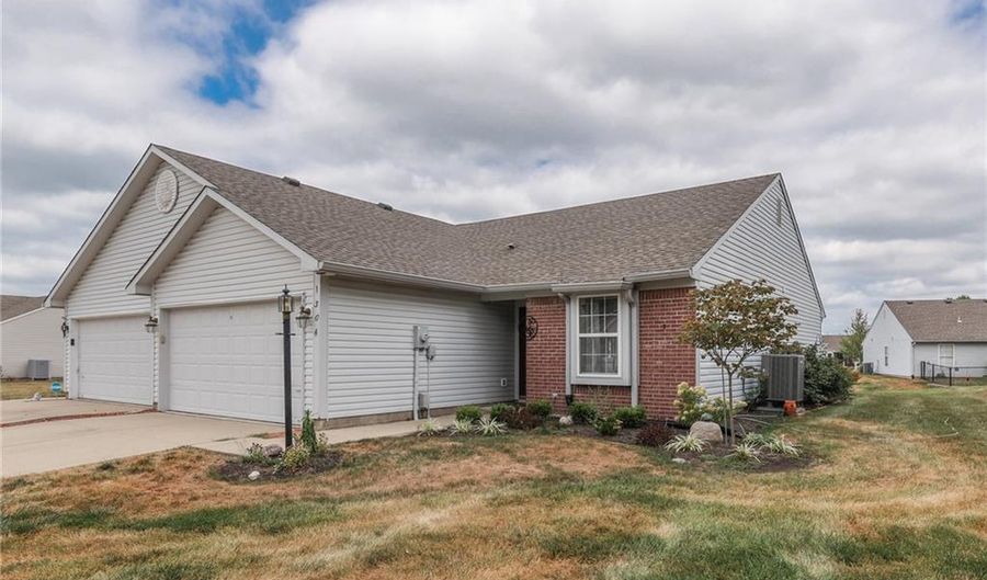 1304 Long Shore Dr, Indianapolis, IN 46217 - 2 Beds, 2 Bath