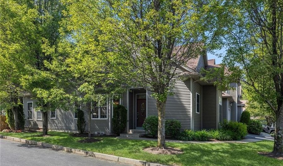315 Old River Rd 6, Lincoln, RI 02838 - 3 Beds, 3 Bath