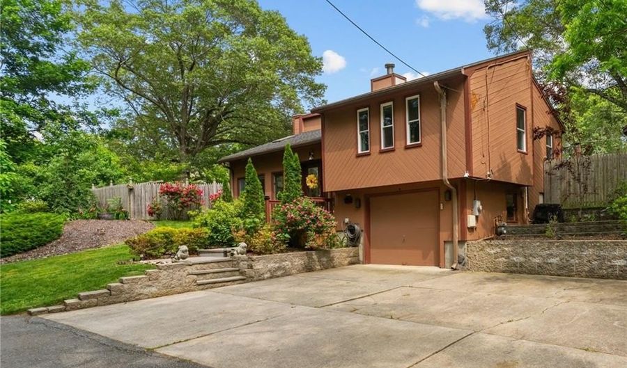 68 Everglade Ave, Warwick, RI 02886 - 2 Beds, 1 Bath