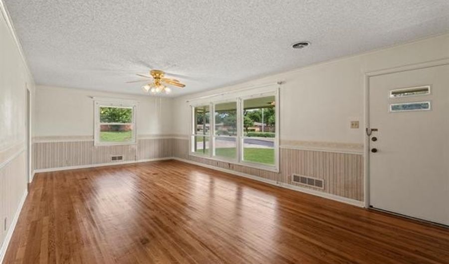 4112 E Frank Phillips Blvd, Bartlesville, OK 74006 - 2 Beds, 2 Bath