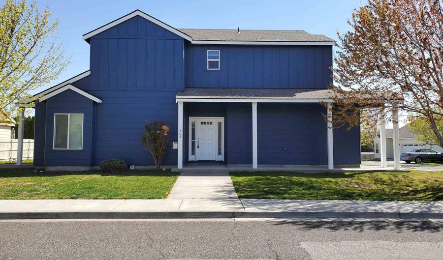 503 S Delaware St, Kennewick, WA 99336 - 3 Beds, 3 Bath