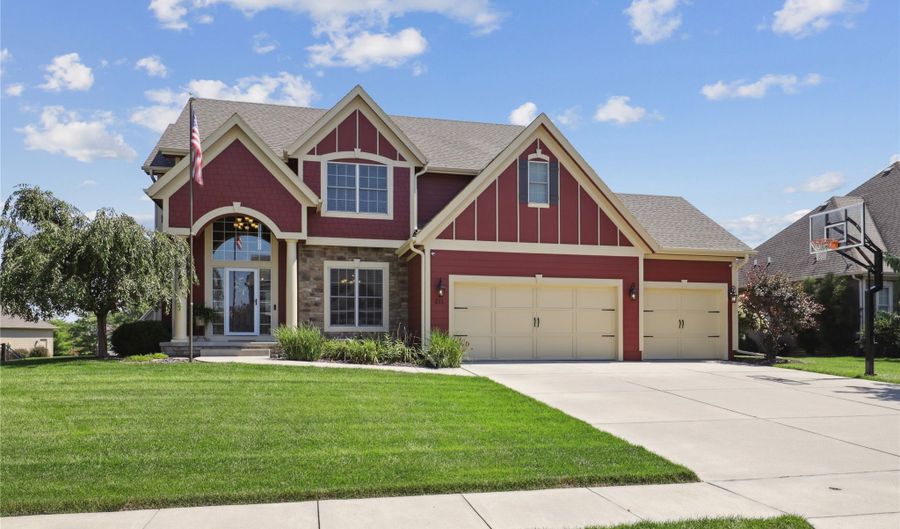211 SW Stonegate Dr, Ankeny, IA 50023 - 5 Beds, 4 Bath