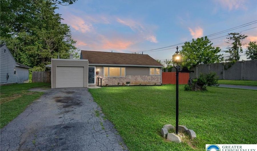 2803 Diamond Ave, Allentown, PA 18103 - 3 Beds, 1 Bath