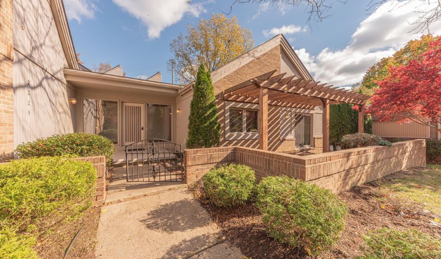 2225 Chaucer Ct, Ann Arbor, MI 48103 - 3 Beds, 2 Bath