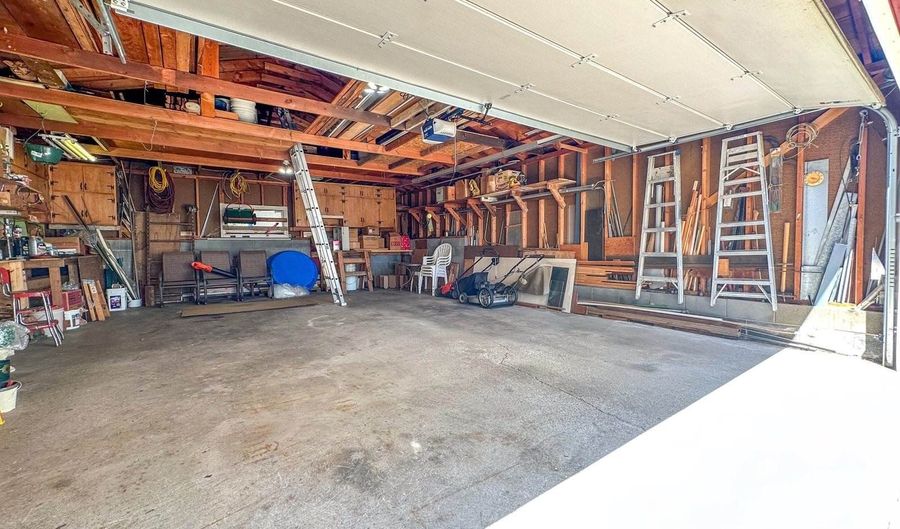 2124 D Ave E, Bismarck, ND 58501 - 3 Beds, 2 Bath