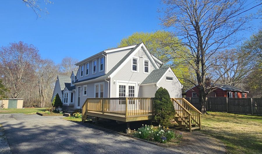 35 Meadow Rd, Clinton, CT 06413 - 4 Beds, 2 Bath