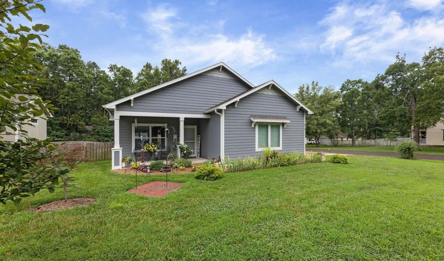 819 Baker St, Baldwin City, KS 66006 - 3 Beds, 2 Bath