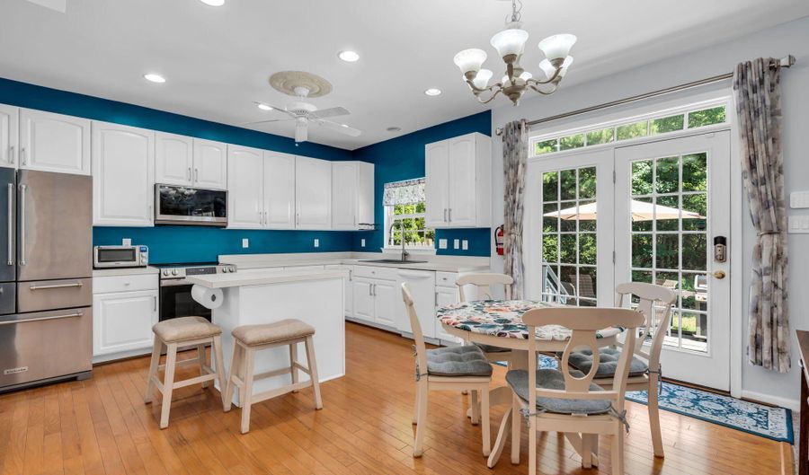 18 Foxmoor Ln, Bayville, NJ 08721 - 3 Beds, 3 Bath